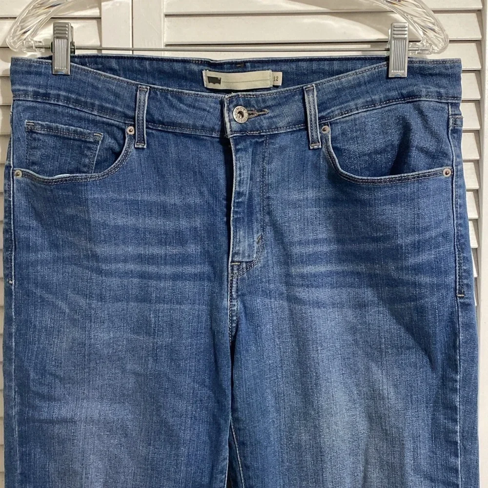 Levi's Cropped Jeans - Picture 2 of 10